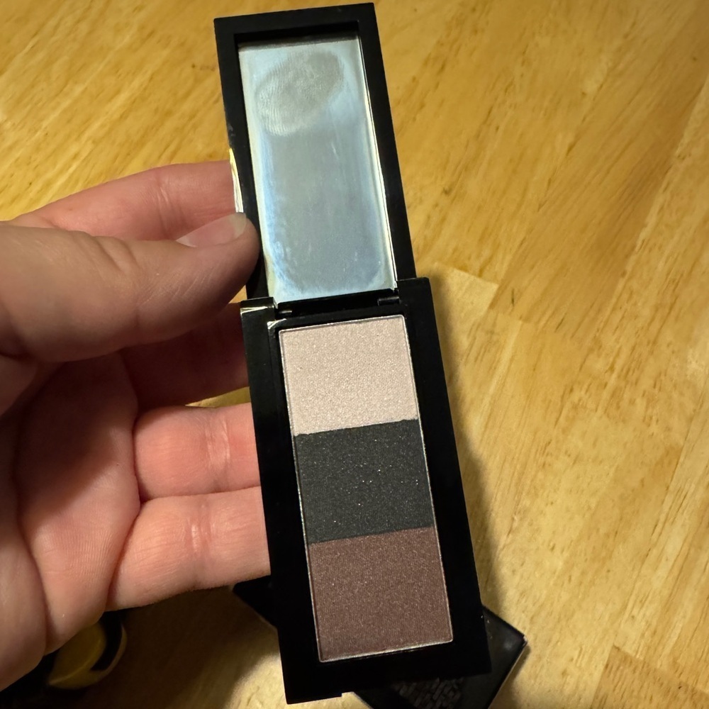 NEW Avon Tri color shadow Onyx Luster Eyeshadow palette